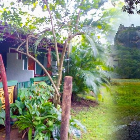 Bandula Home Stay Σιγκιρίγια Εξωτερικό φωτογραφία